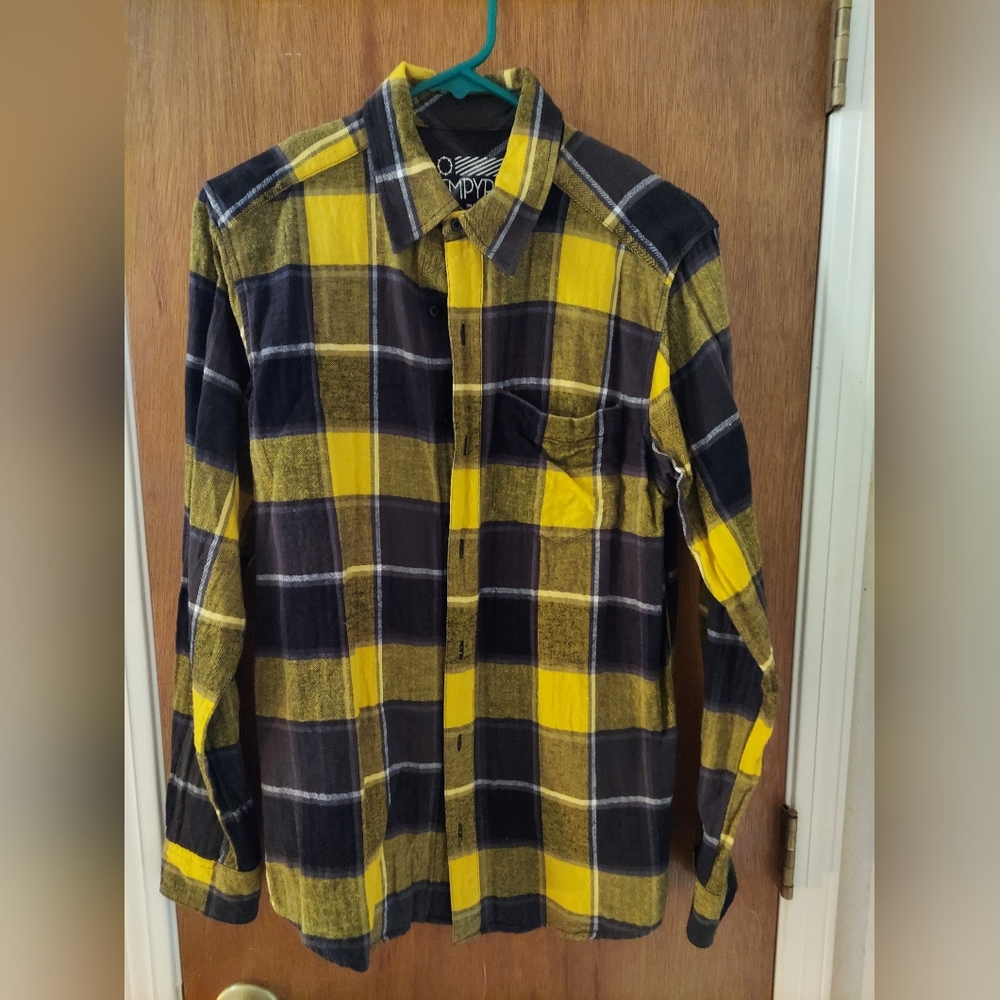 Men's Empyre plaid black and yellow flannel shirt. Size S